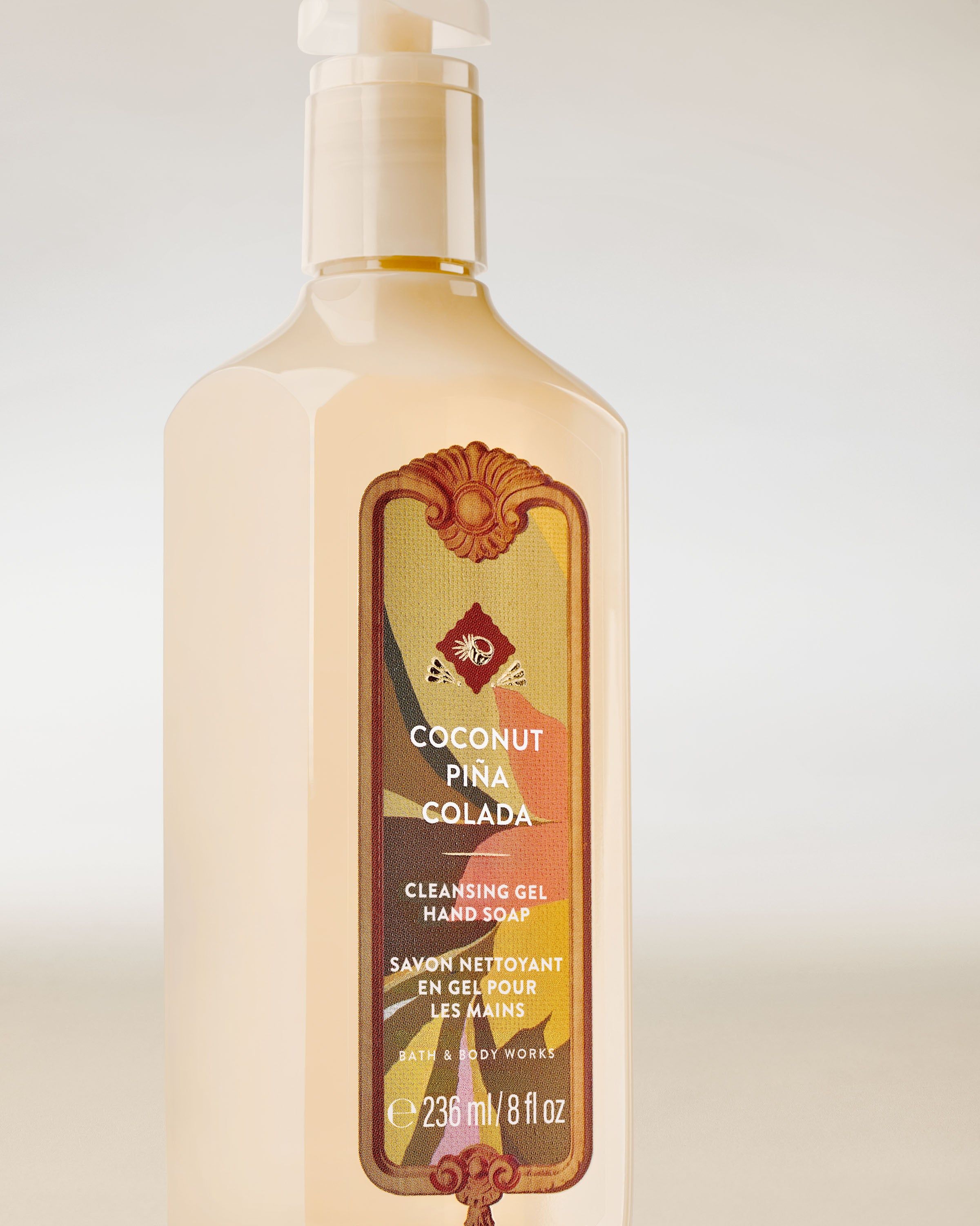 Gel de mâini Coconut Piña Colada Bath & Body Works cu design tropical și pompă.