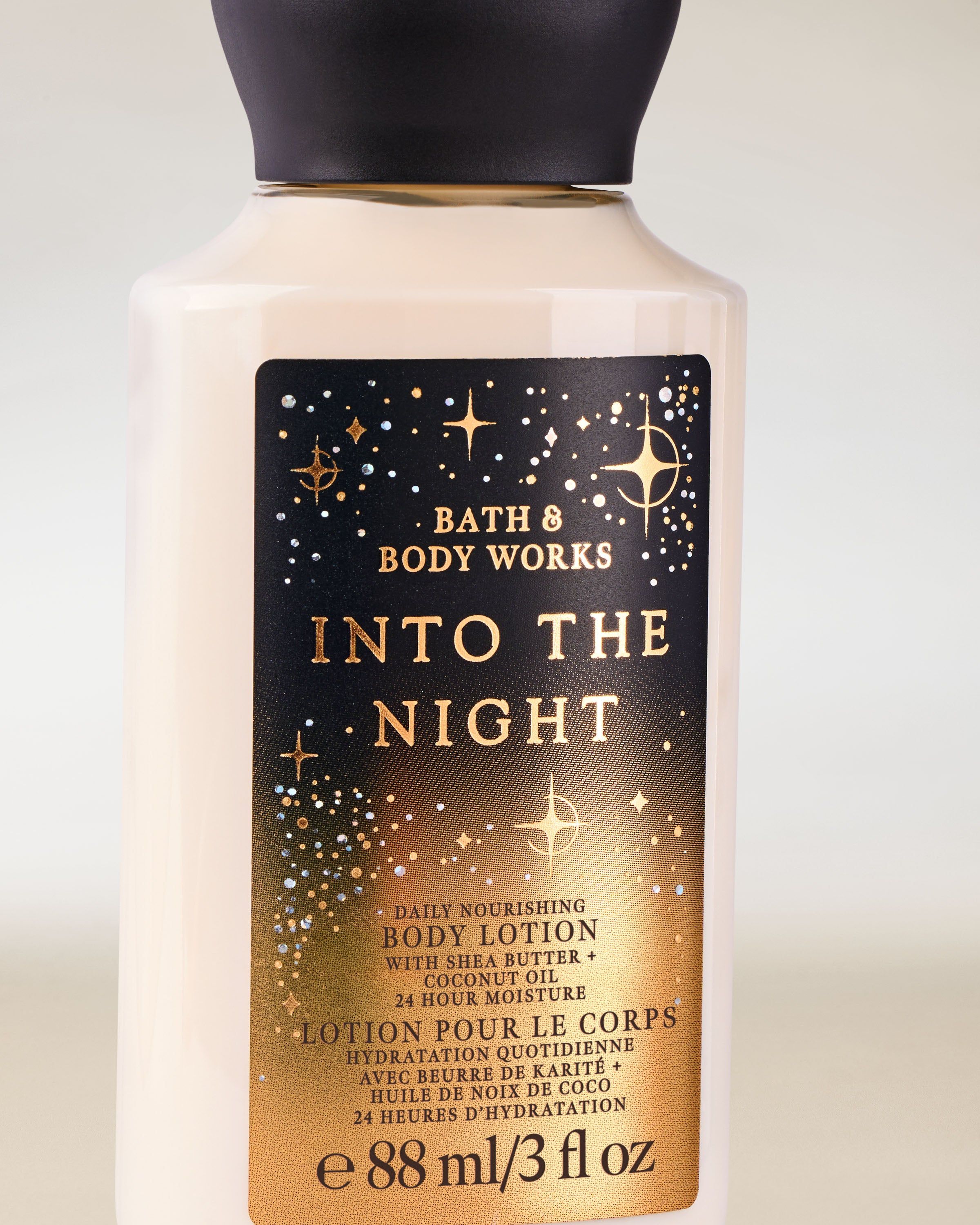 Loțiune de corp Bath & Body Works Into the Night în format mini 88 ml, cu etichetă stelară.