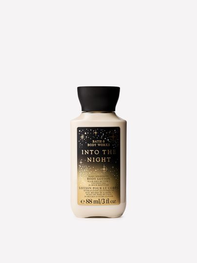 Loțiune de corp Into the Night Bath & Body Works în format de călătorie cu motiv auriu de stele