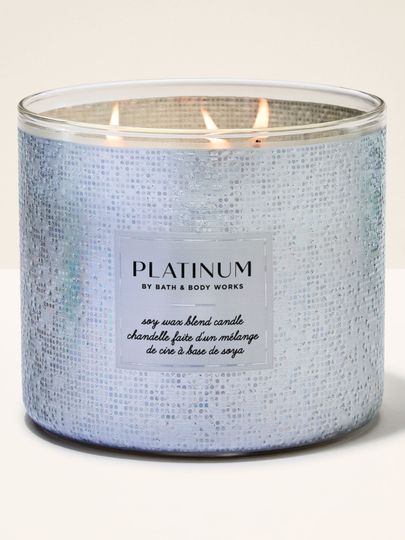 Lumânare Platinum Bath & Body Works în pahar argintiu strălucitor cu etichetă minimalistă