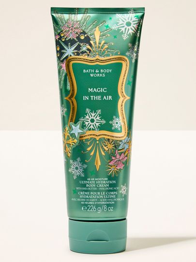 Cremă de corp Magic in the Air Bath & Body Works cu motiv de fulgi de zăpadă, stele și detalii aurii