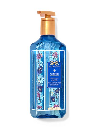 Modré gelové mýdlo na ruce „Winter“ s motivem smrkových větviček a rukavic. Bath & Body Works.