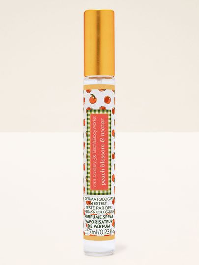 Bath & Body Works Peach Blossom & Nectar – mini parfum spray într-un flacon subțire cu motiv de piersici.