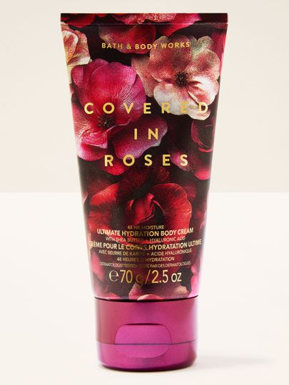 Cremă mini pentru corp Covered in Roses Bath & Body Works în tub floral închis, cu un caracter intens de trandafiri.