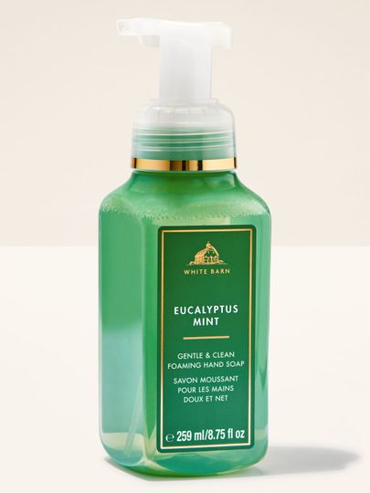 Săpun spumant Eucalyptus Mint White Barn – aromă proaspătă de mentă și eucalipt pentru curățare delicată.