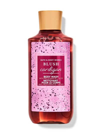 Gel de corp roz "Blush Cardigan" cu sclipici argintiu pe etichetă. Bath & Body Works.