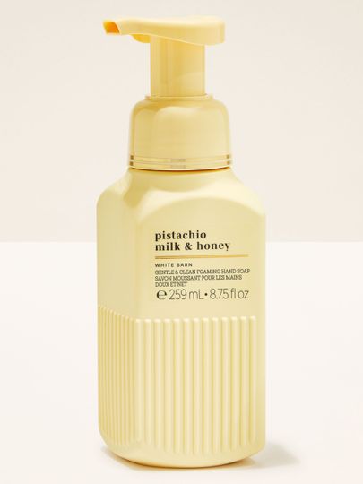 Săpun spumant White Barn „Pistachio Milk & Honey” în flacon crem-gălbui.