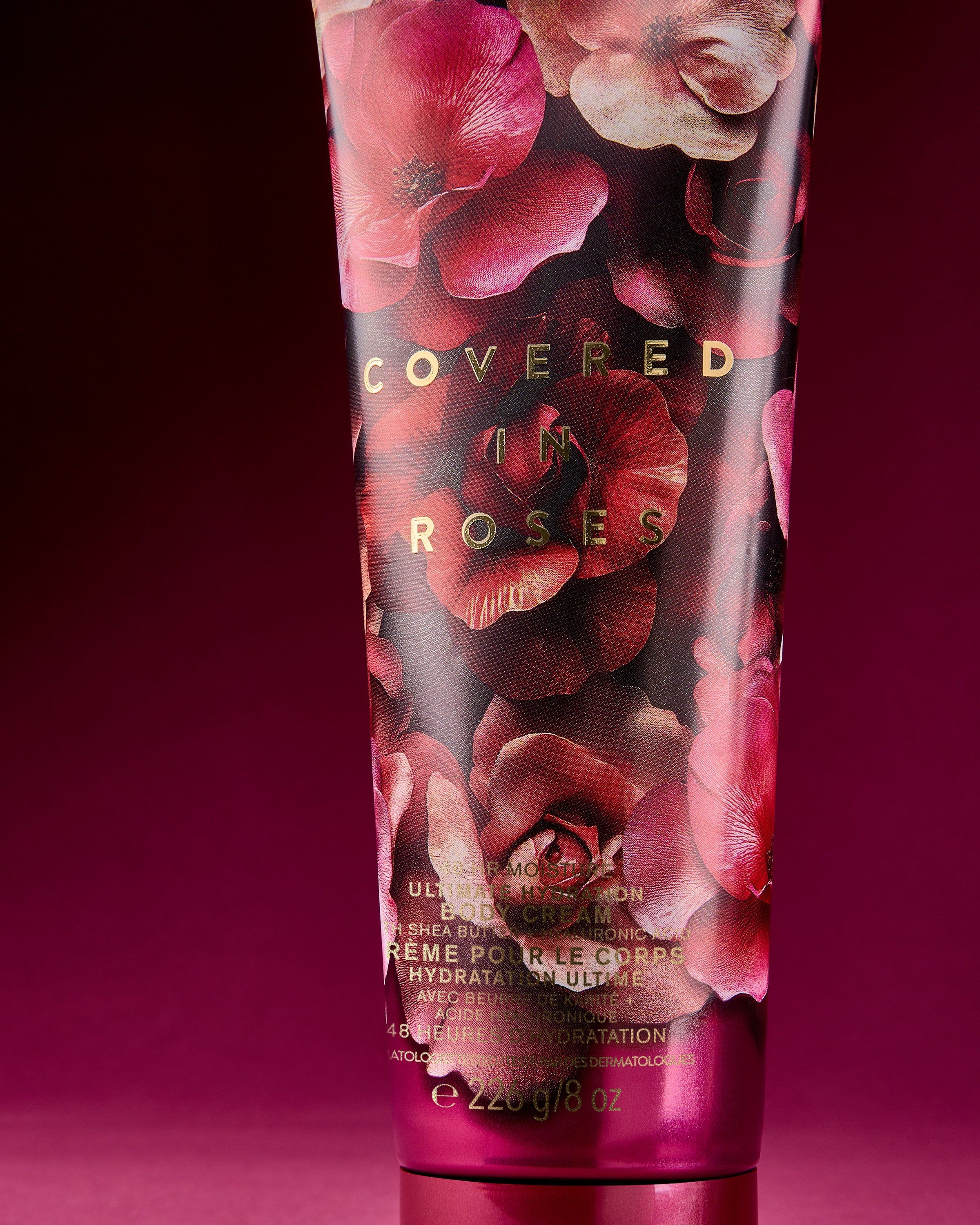 Cremă de corp Covered in Roses – aromă florală intensă și hidratare catifelată de la Bath & Body Works.