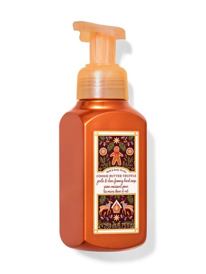Pěnové mýdlo na ruce Cookie Butter Truffle v oranžové lahvi se vzorem perníčků. Bath&Body Works.