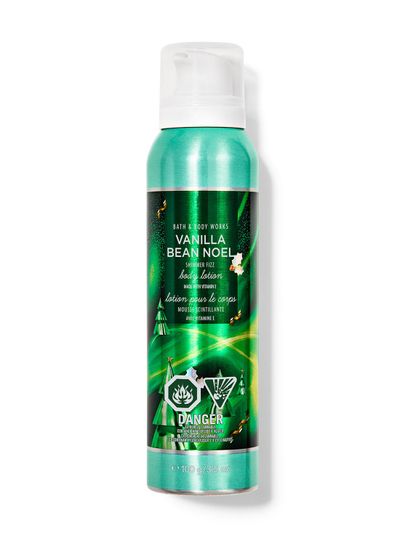 Třpytivá tělová pěna, zelená lahvička se stromečky a sněhovými vločkami. Bath & Body Works.
