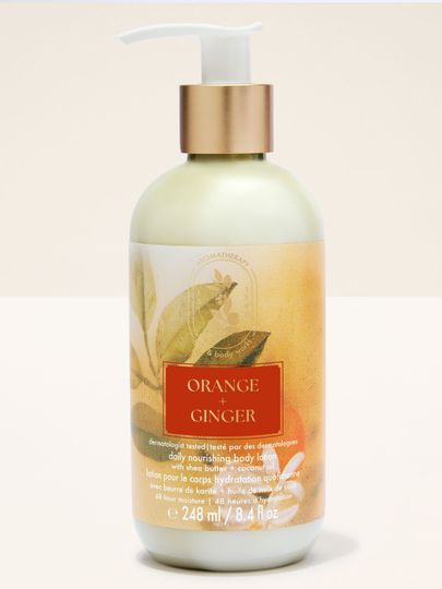 Loțiune de corp Bath & Body Works Aromatherapy Orange + Ginger 248 ml, în flacon deschis cu pompă.