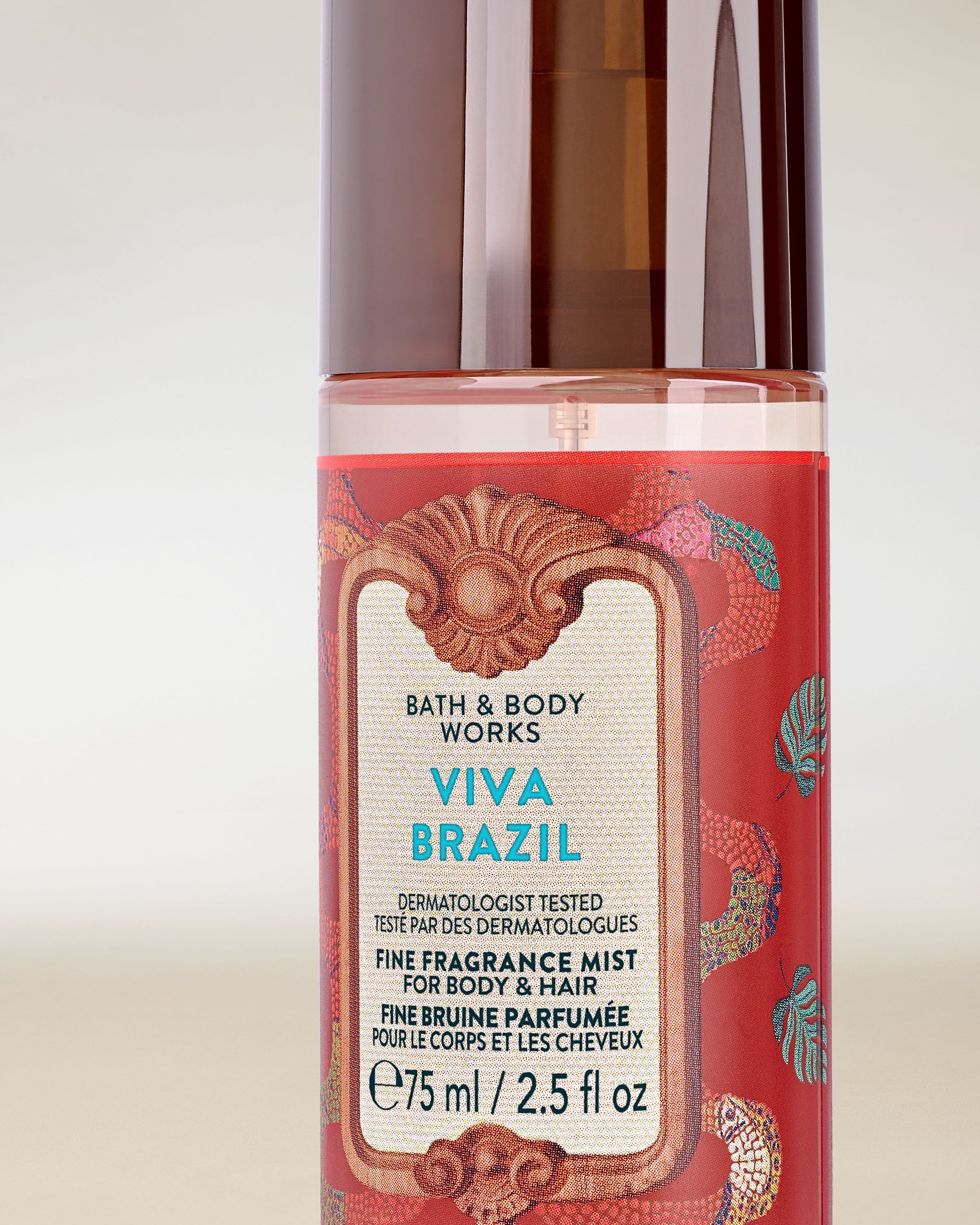 Mini mgiełcă parfumată Viva Brazil de la Bath & Body Works, flacon roșu cu atomizor și grafică decorativă.