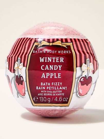 Bilă efervescentă de baie Winter Candy Apple Bath & Body Works cu motiv de măr glazurat și fundă aurie