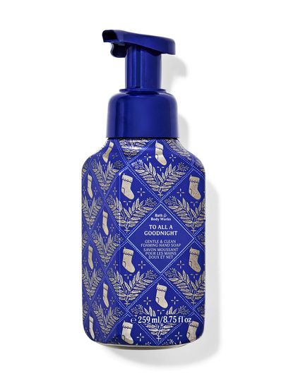 Modré pěnivé mýdlo na ruce „To All A Goodnight“ s vánočním motivem punčoch. Bath & Body Works.
