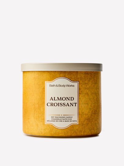 Lumânare parfumată Bath & Body Works Almond Croissant în recipient din sticlă cu capac alb