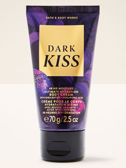 Cremă de corp Dark Kiss în tub cu design violet și auriu, cu detalii strălucitoare.