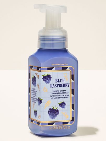 Săpun spumant pentru mâini Blue Raspberry de la Bath & Body Works, flacon albastru cu pompiță și etichetă cu fructe.
