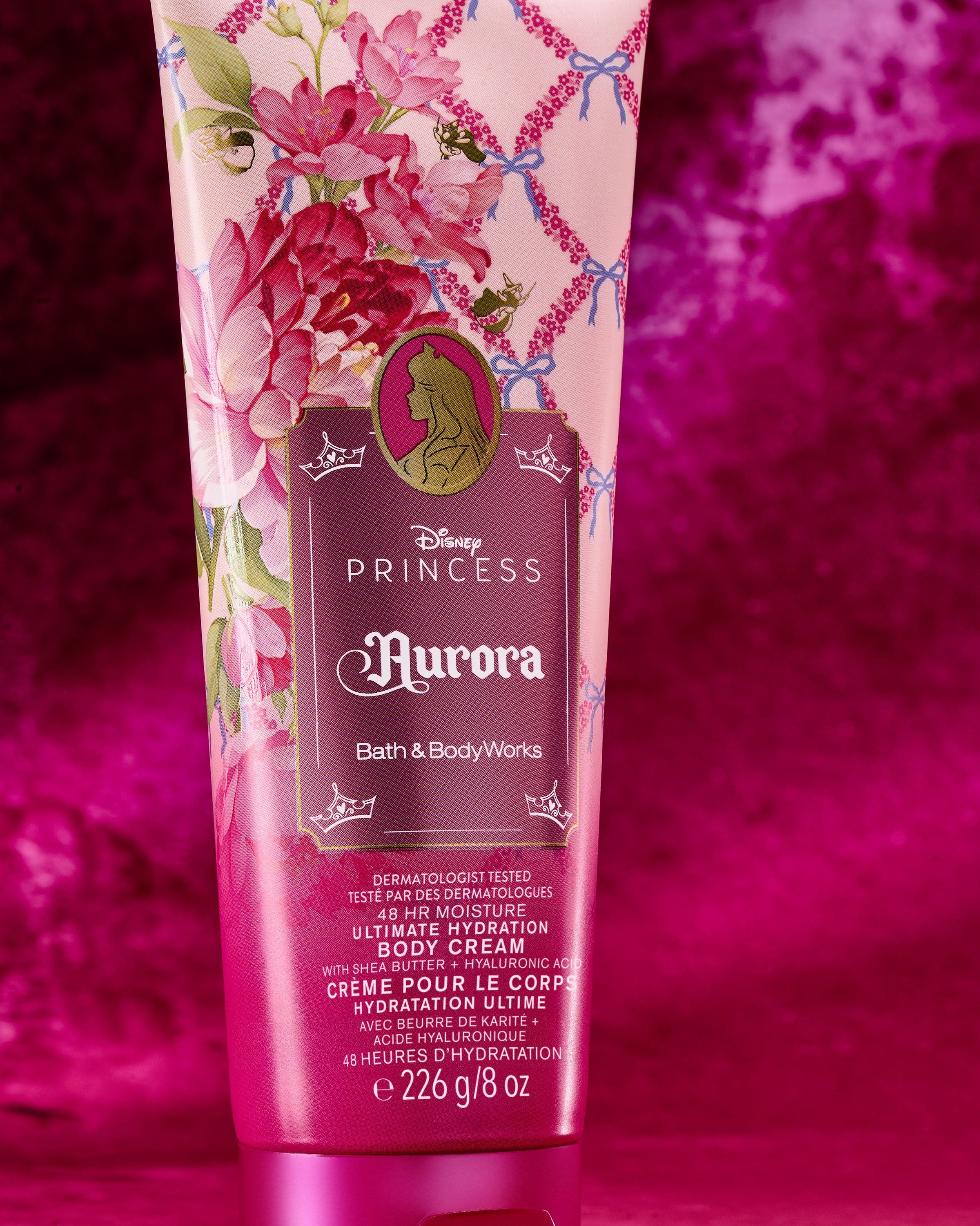 Cremă de corp Aurora Disney Princess – tub roz floral și hidratare intensă de la Bath & Body Works.