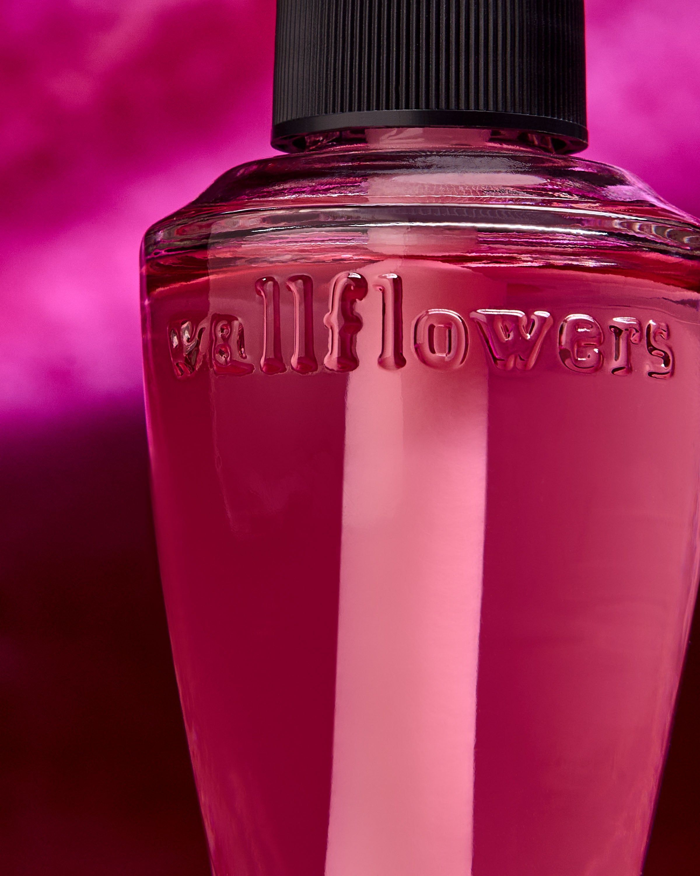 Rezerve Wallflowers Aurora în nuanță roz, cu parfum de basm din colecția Disney Princess.