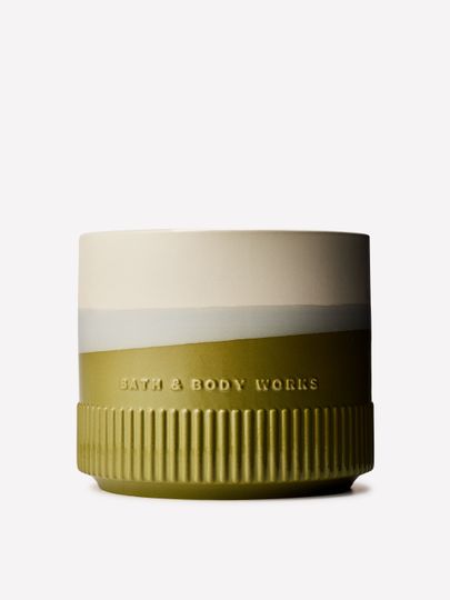 Lumânare parfumată Bath & Body Works cu 4 fitiluri într-un recipient ceramic