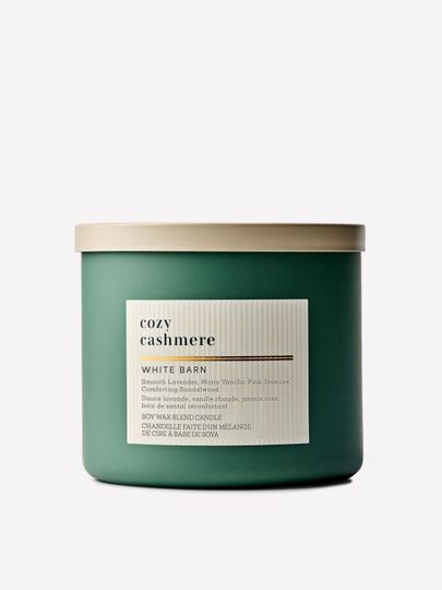 Lumânare parfumată White Barn Cozy Cashmere din amestec de ceară de soia, 3 fitiluri