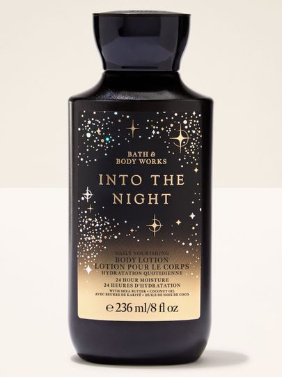 Loțiune de corp Into the Night Bath & Body Works într‑o sticlă neagră cu etichetă aurie