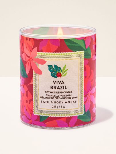 Lumânarea Viva Brazil cu un singur fitil și etichetă tropicală plină de culori – un accent vibrant și estival.