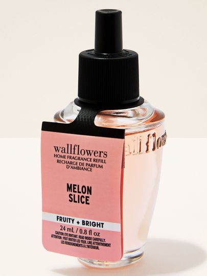 Rezerve Wallflowers Melon Slice – nuanță roz‑piersică și aromă fructată, luminoasă de pepene.