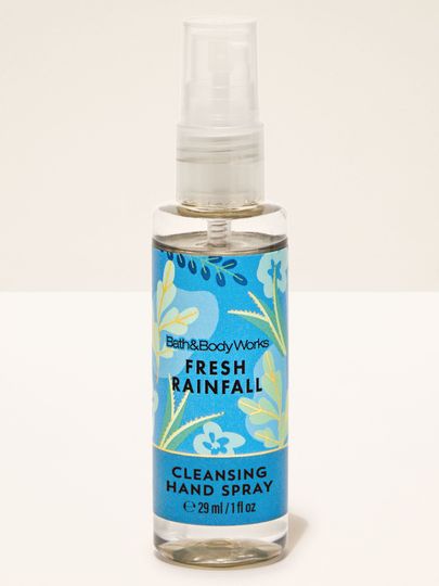 Spray-ul Fresh Rainfall pentru curățarea mâinilor, într-un recipient practic, ideal pentru utilizare rapidă pe parcursul zilei.