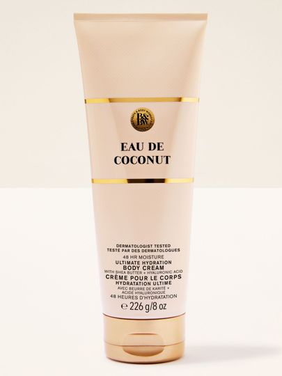 Cremă de corp Eau de Coconut Bath & Body Works în tub bej cu accente aurii – hidratare intensă, cu aromă de cocos.