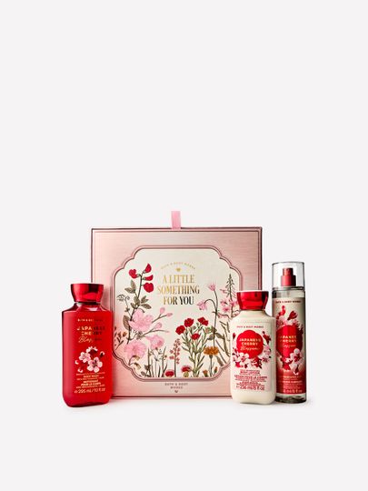 Set cadou Japanese Cherry Blossom Bath & Body Works cu produse și cutie