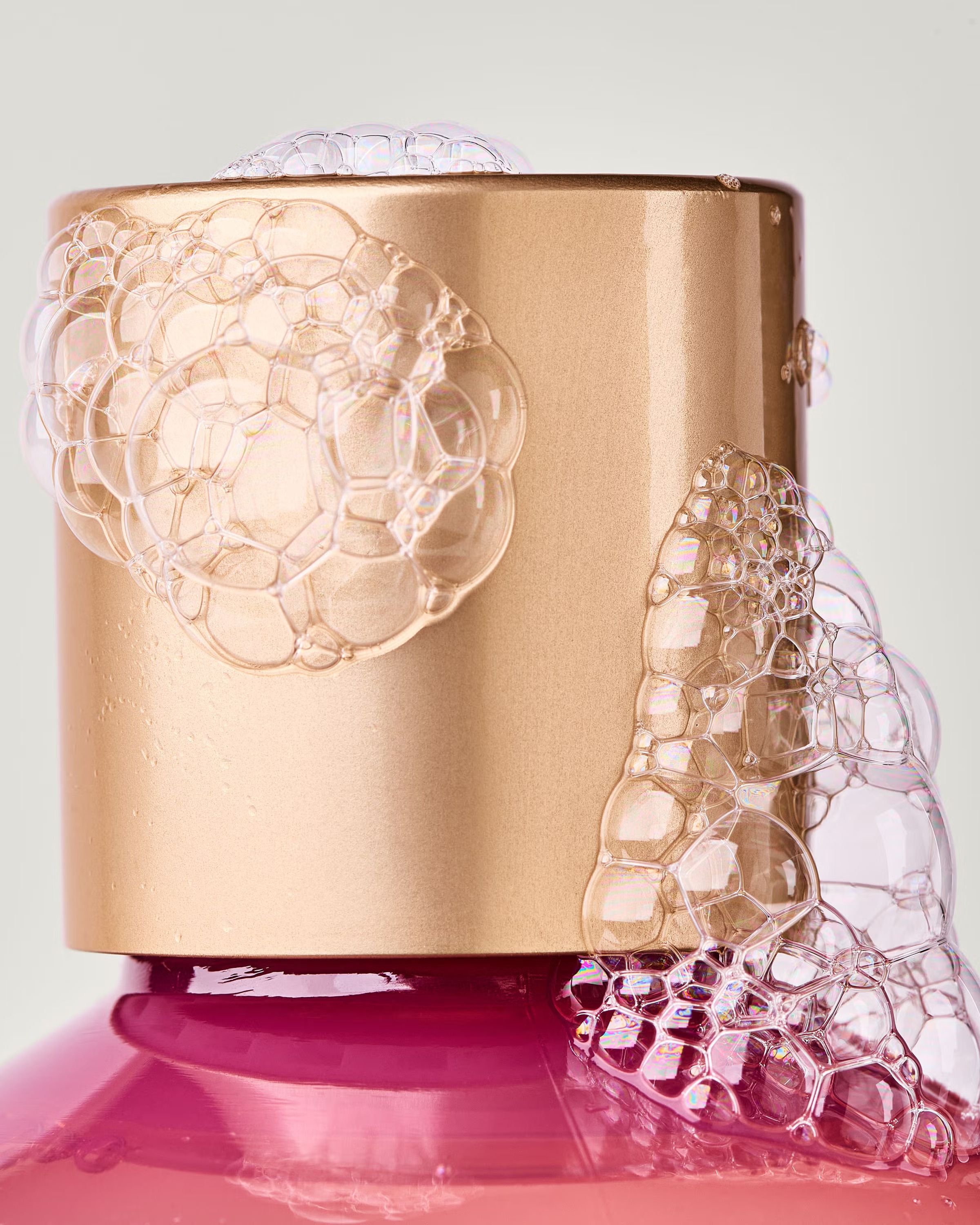 Aromatherapy Inspire Love rose + vanilla Bath & Body Works – gel roz roz, cu design floral romantic.