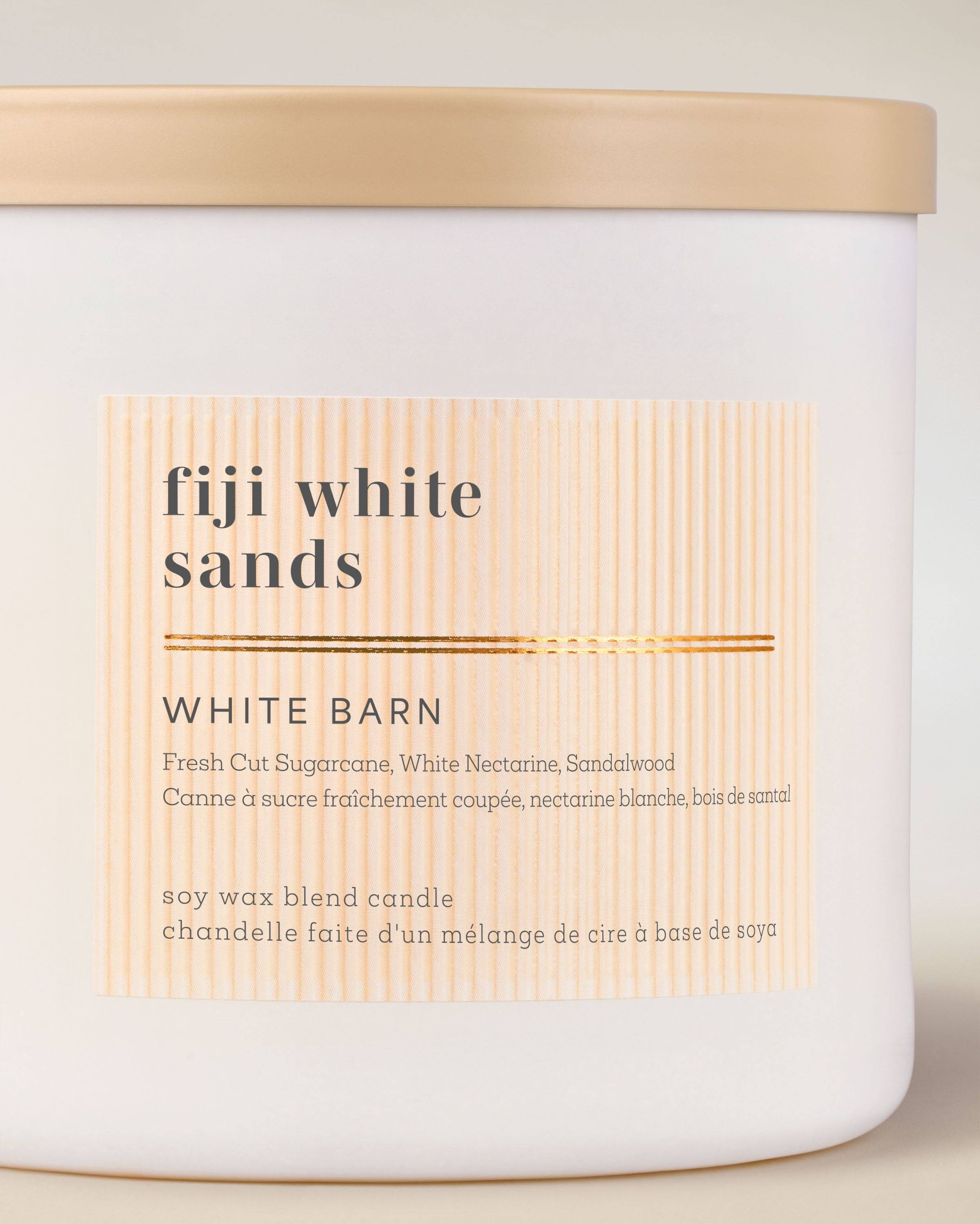 White Barn Fiji White Sands – lumânare elegantă în pahar mat cu etichetă minimalistă în tonuri bej