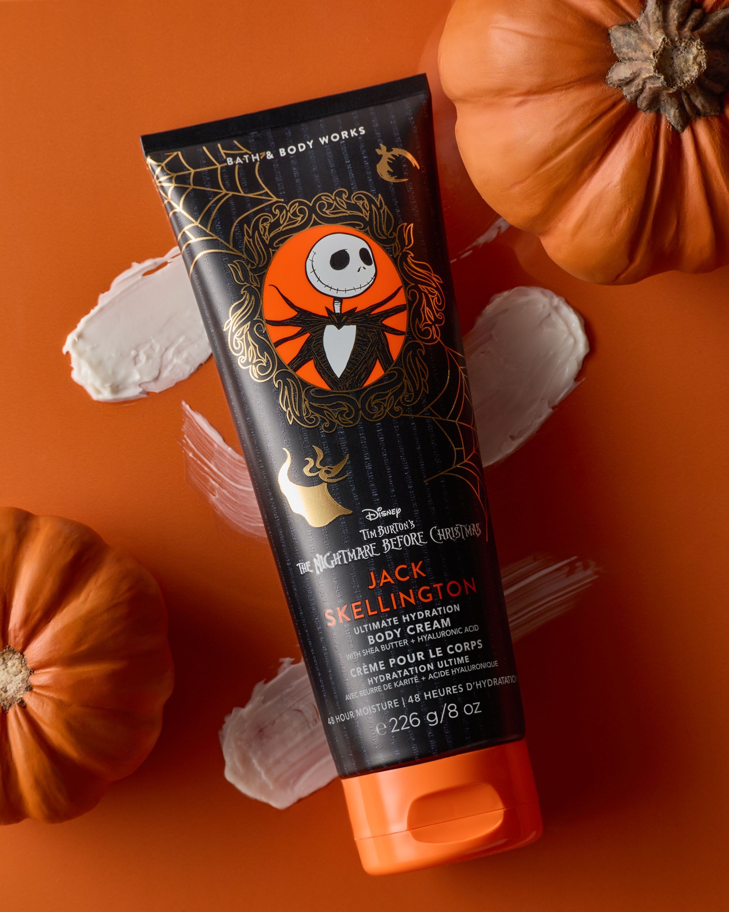 Cremă pentru mâini Warm Vanilla Sugar Bath & Body Works cu motiv de flori de vanilie și detalii aurii