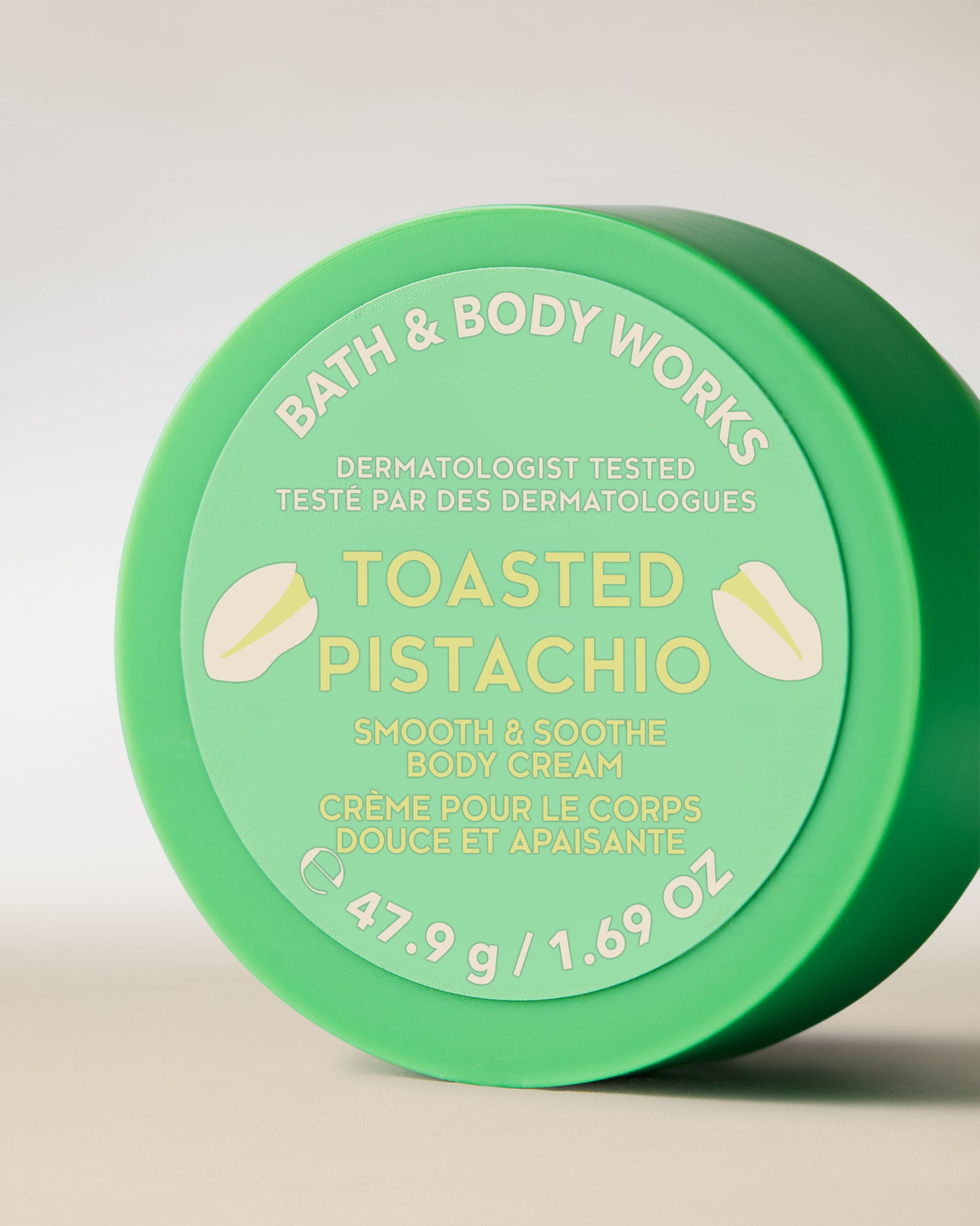 Cremă de corp Toasted Pistachio în ambalaj verde
