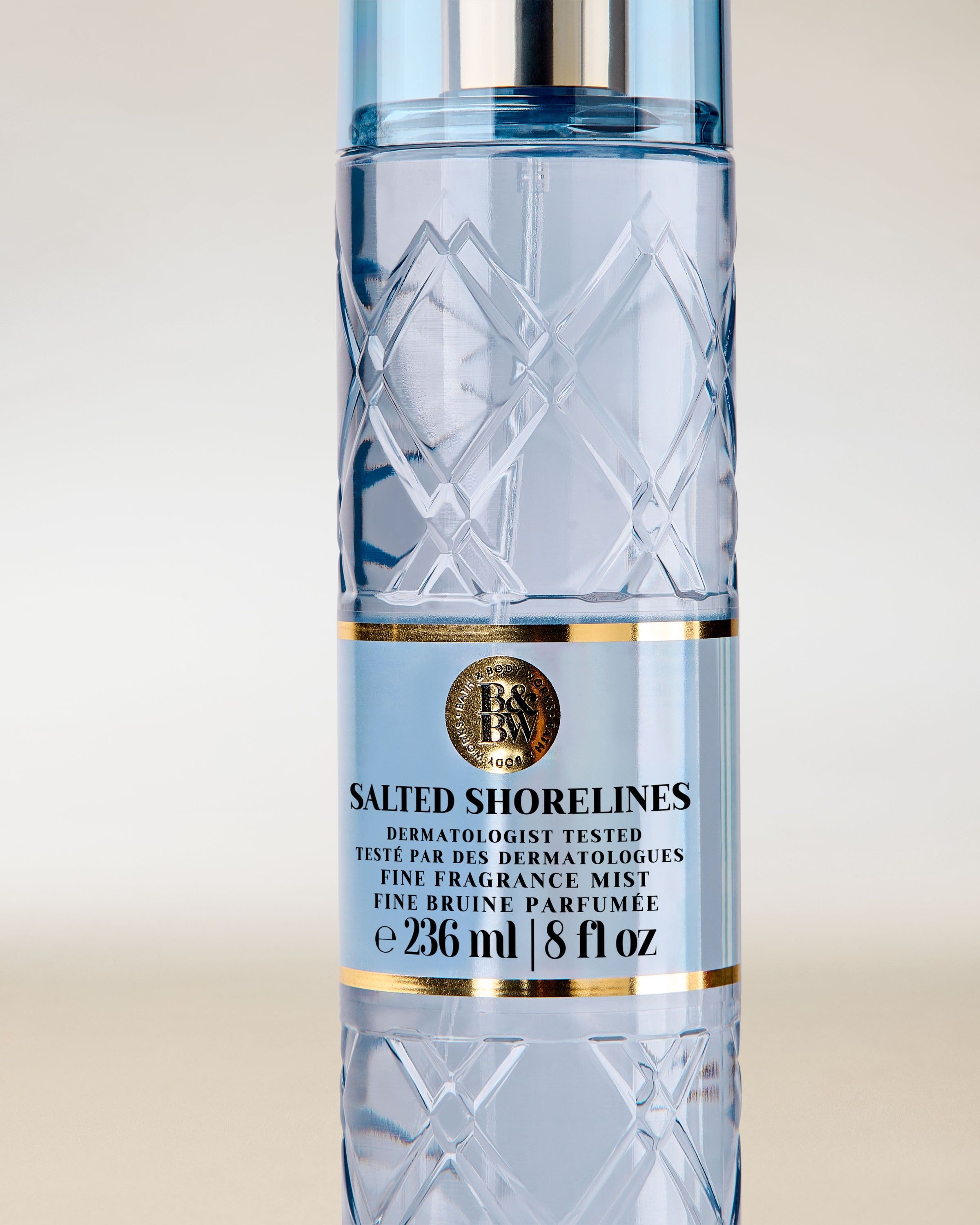 Salted Shorelines Bath & Body Works – spray parfumat în flacon albastru cu aromă proaspătă de coastă.