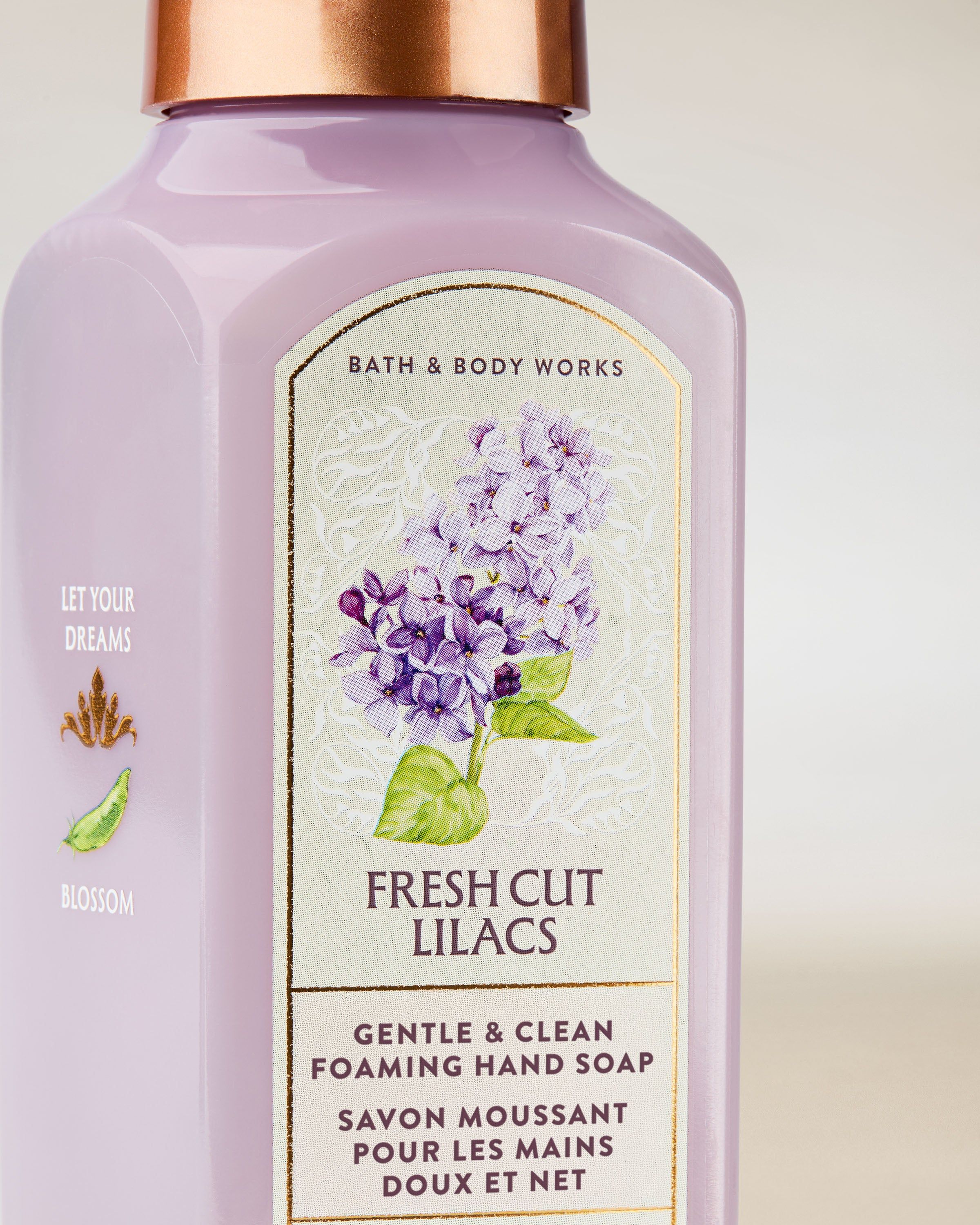 Săpun spumă pentru mâini Bath & Body Works Fresh Cut Lilacs 259 ml, în flacon lila cu pompă.