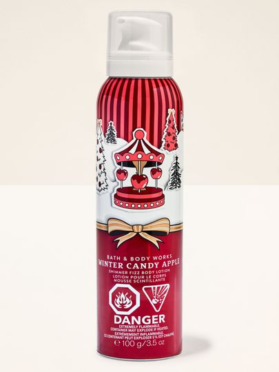 Spumă pentru corp Winter Candy Apple Bath & Body Works în recipient roșu cu motiv de carusel și mere