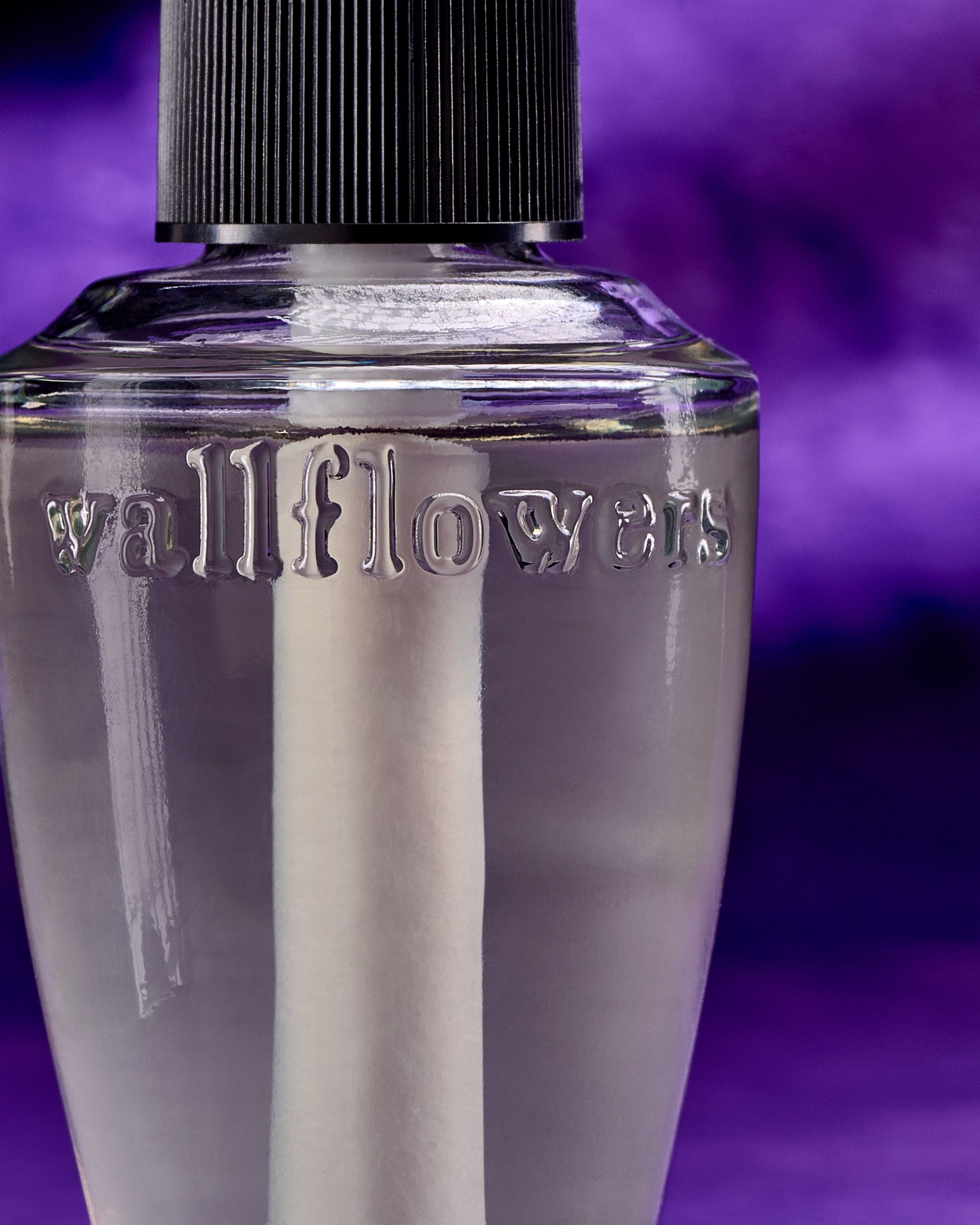 Rezerve Wallflowers Rapunzel, cu parfum floral luminos inspirat de povestea Disney Princess.