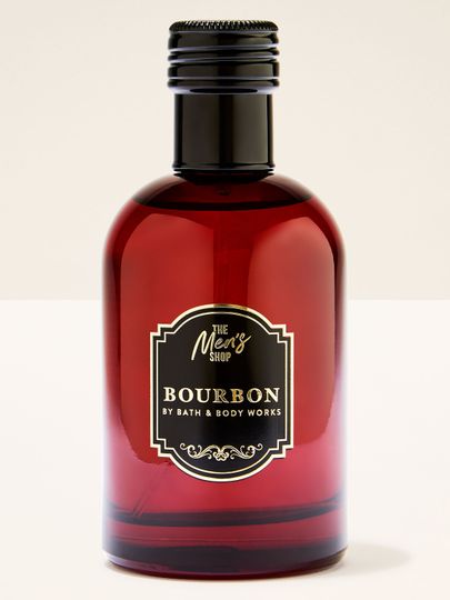 Bath & Body Works Bourbon – flacon roșu închis cu capac negru și etichetă decorativă, stil Men’s Shop.