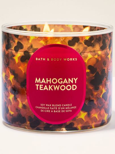Lumânare Mahogany Teakwood Bath & Body Works cu design intens, perfectă pentru un decor elegant.