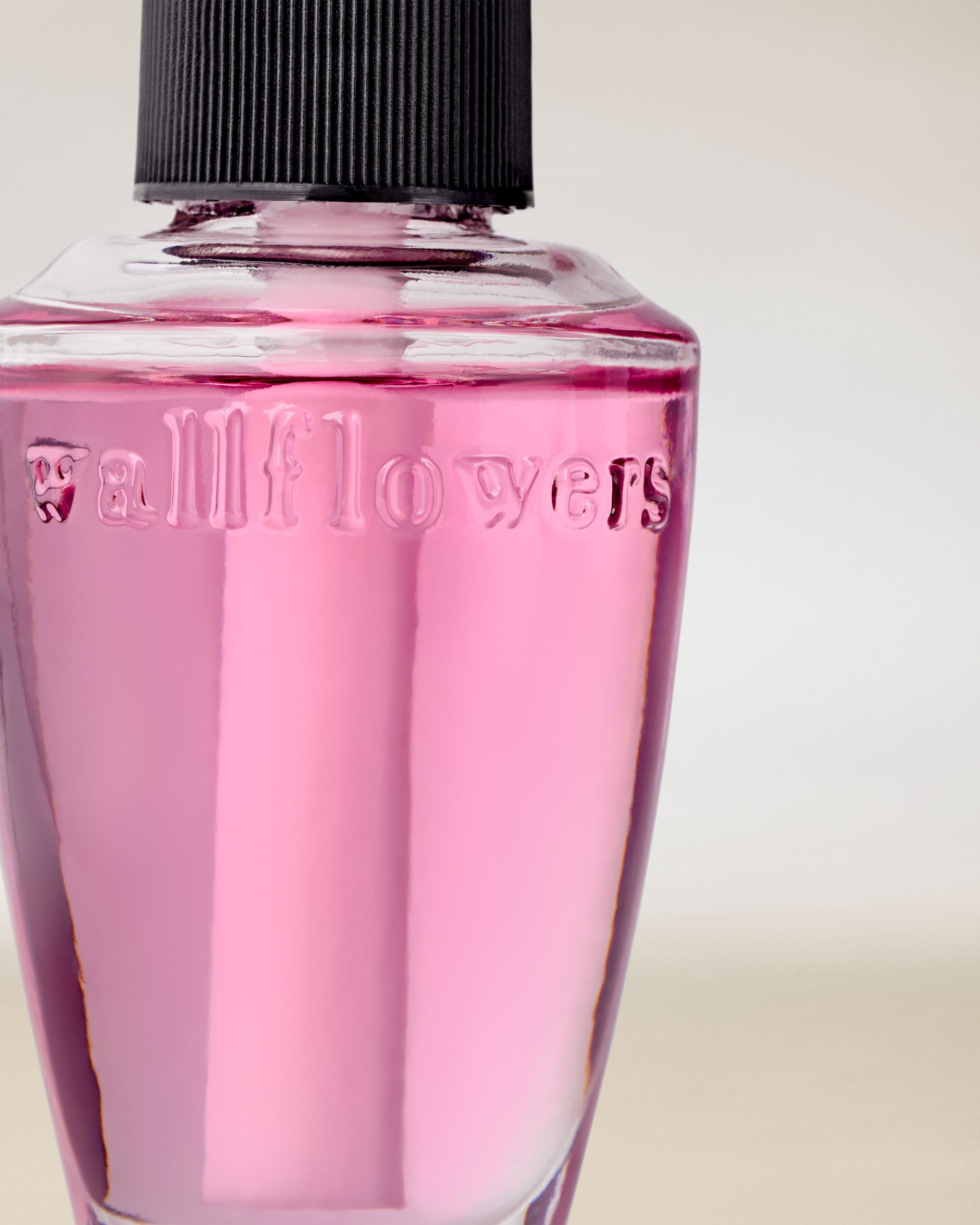 Rezerve Wallflowers Guava Coconut Margarita Bath & Body Works în nuanță roz.