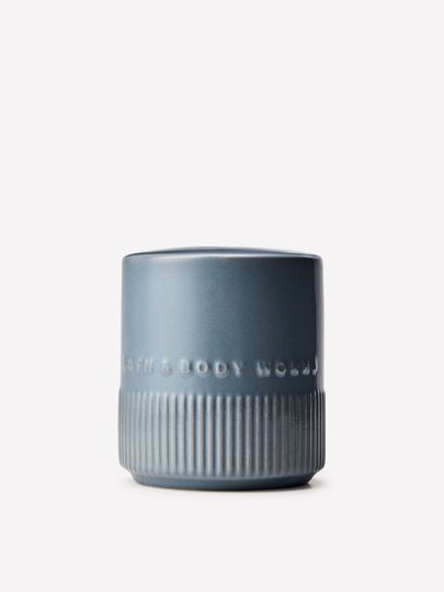 Recipient ceramic pentru bețișoare parfumate Bath & Body Works cu suprafață canelată
