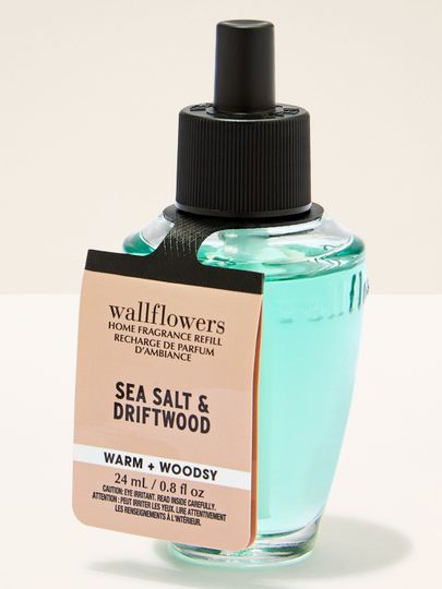 Rezerve Wallflowers Sea Salt & Driftwood – aromă caldă, lemnoasă, în sticluță turcoaz Bath & Body Works.