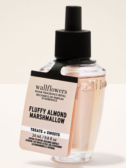 Rezerve Wallflowers Fluffy Almond Marshmallow – nuanță roz pal și aromă dulce, migdal‑marshmallow.