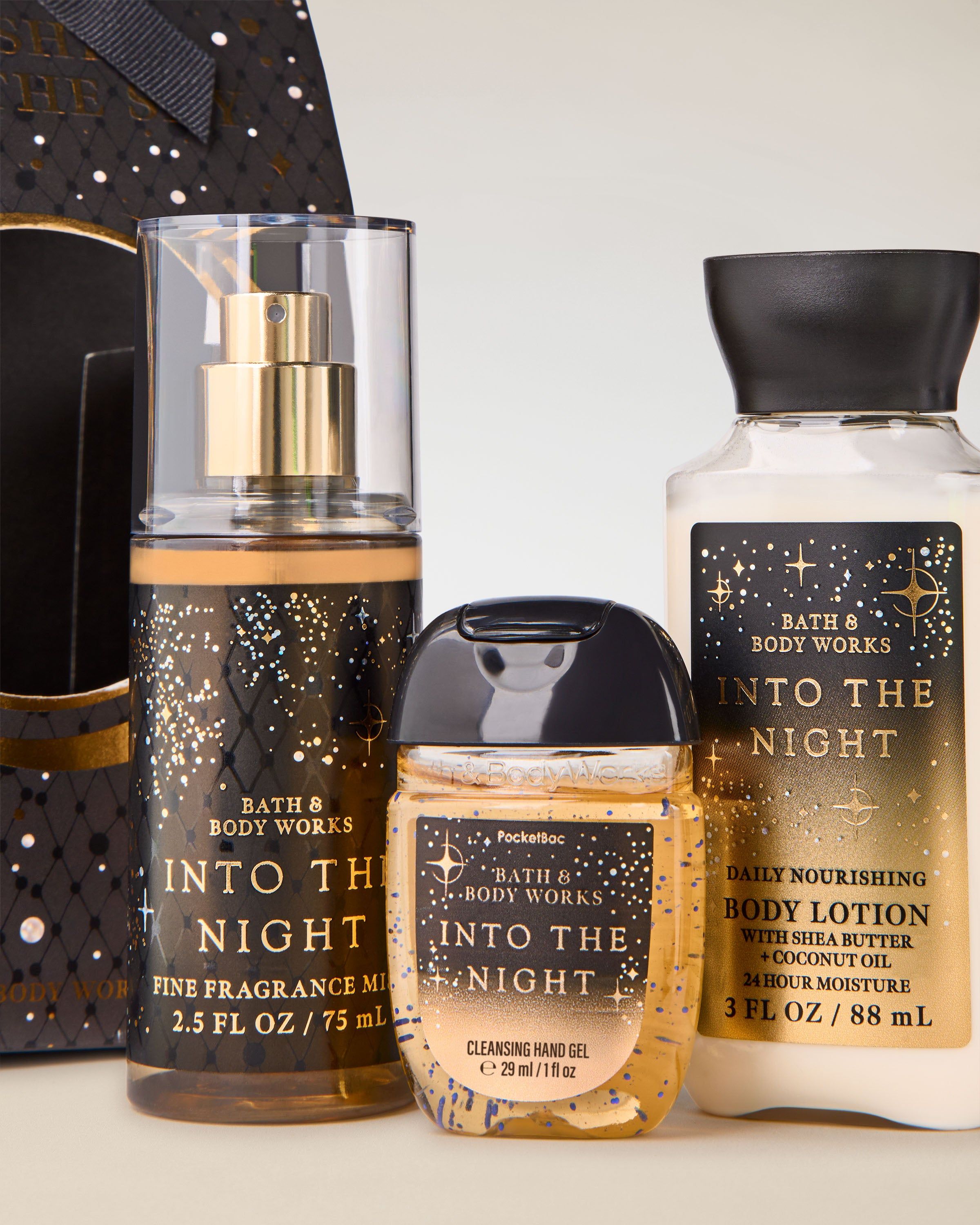 Set Into the Night Bath & Body Works – kit elegant de seară cu spray parfumat, loțiune și gel pentru mâini.
