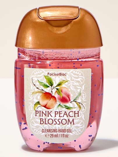 Bath & Body Works Pink Peach Blossom PocketBac – gel dezinfectant pentru mâini într-un flacon roz cu motiv de piersici.