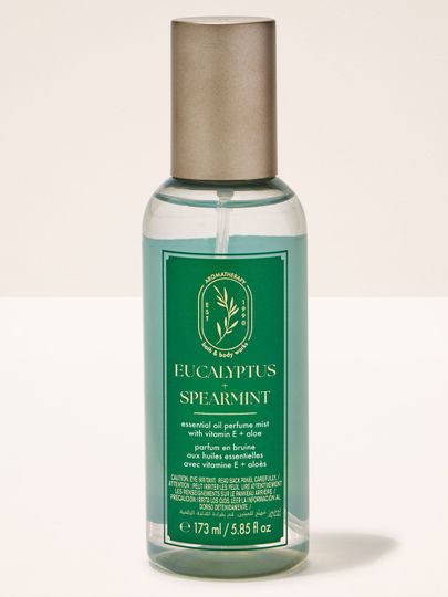 Spray cu uleiuri esențiale Bath & Body Works "Eucalyptus + Spearmint" în sticlă mică.
