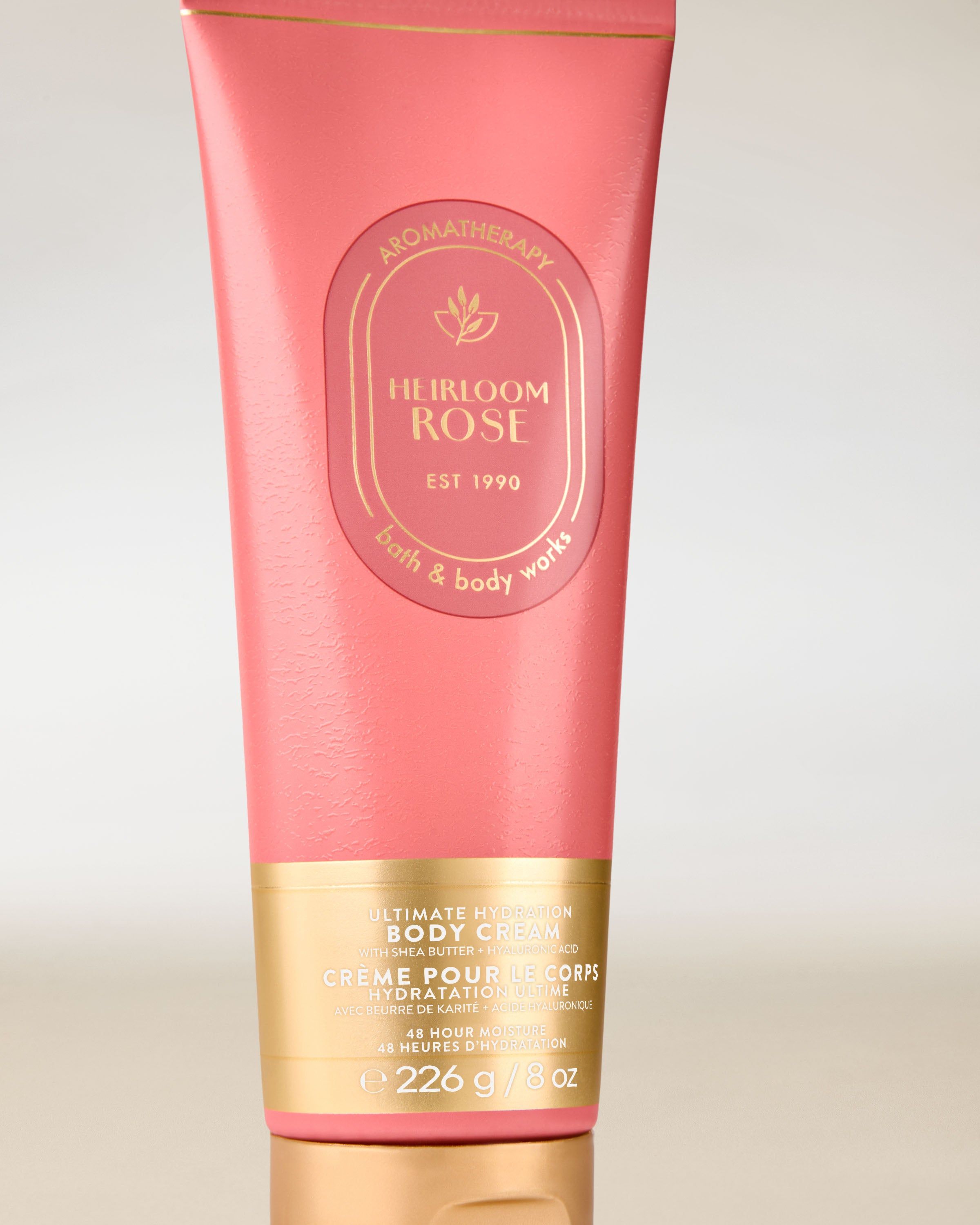 Cremă de corp Heirloom Rose Aromatherapy Bath & Body Works în ambalaj roz – hidratare intensă.