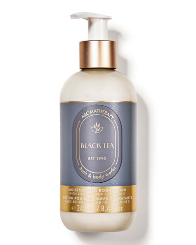 Loțiune de corp hidratantă în flacon cu pompă